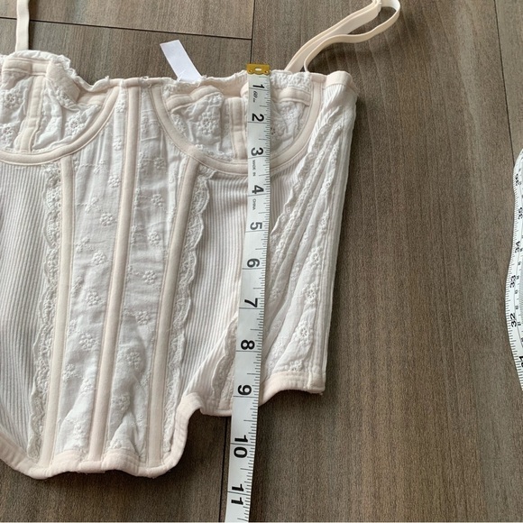 Urban Outfitters Out From Under Modern Love
Ribbed eyelet ruffle Corset bustier - Picture 5 of 8